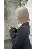 レイヤーボブハイライトブリーチレイヤーハイトーングレージュ