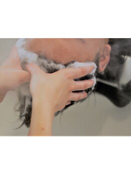 本格ヘッドスパで頭皮をケアし、健康な髪へ導く！男性特有の悩みを改善*[本町/MEN'S/学割U24/<理容室>]