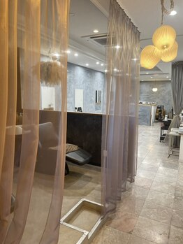 《歴20年以上の高技術×オーダーメイド》大人女性の悩みに寄り添う上質サロン◇清潔感ある空間で理想を実現