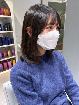 アム(amu) 内巻きワンカール/レイヤーミディアム/パラパラ前髪