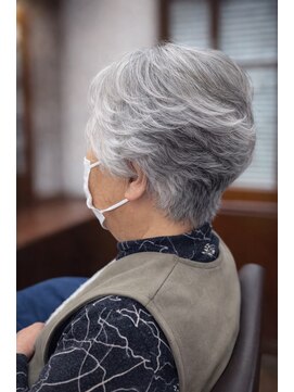 トップヘアー 本店(TOP HAIR) 60代からのふんわりショート