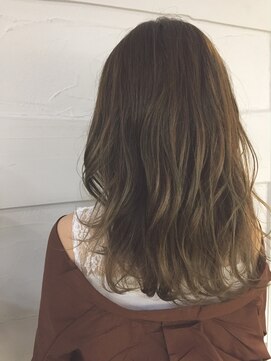 クレオ 伊勢崎(CReO) スモーキーなオリーブアッシュ外はねウェーブ