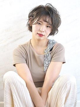 ルクス(Lx) 透明感のあるショートボブ