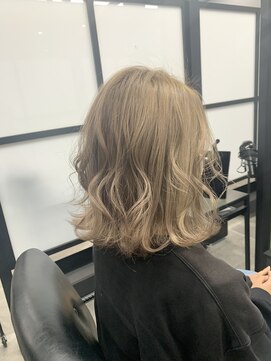 バダス(Badass) ミルクティーベージュ