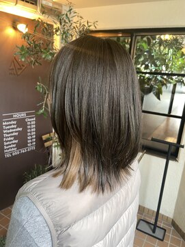 アル(AL) オリーブグレージュとインナーカラー