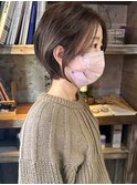 ショートボブ　グレージュカラー