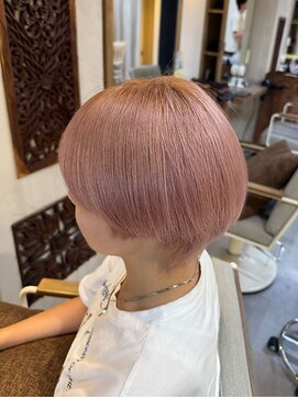 ヘアリゾート粋 ウナム 新宿東口店(enam) ホワイトピンク/ショートボブ