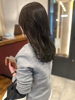 アトリエ(atelier.)&nbsp;オリーブグレージュ　透明感カラー　ブリーチなしカラー　ツヤ髪