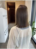 切りっぱなしボブ　ベージュカラー　ヘーゼルベージュ