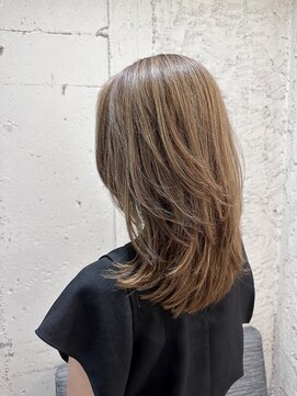 ペネロープ(Penelope) 新宿/白髪ぼかし/イルミナカラー/セミロングレイヤー/ハイライト