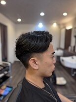 ジェイソン(JASON)&nbsp;◆色気と抜け感をまとったセンターパートフェード