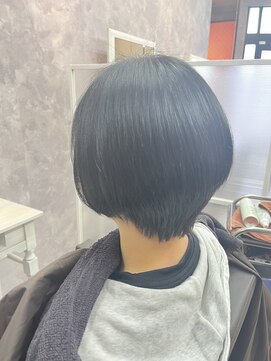 黒髪でもかわいい丸みショート