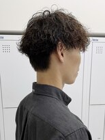 ビューナゴヤ 名駅(VIEW NAGOYA)&nbsp;メンズ/サーフカール/刈り上げセンターパート/波巻きツイスパ