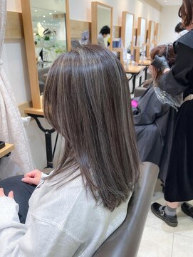 ステラバイケンジ 藤沢(STELLA by KENJE) 白髪ぼかし細めハイライト30代40代50代ベージュ