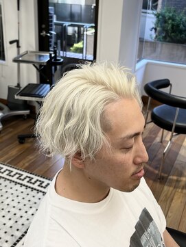 ザデイトウキョウ 表参道 青山(THE DAY TOKYO) MEN’S/サーフカール/刈り上げセンターパート/表参道駅/青山