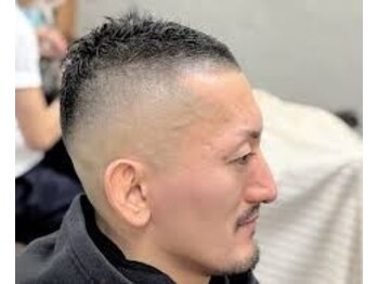 ホットヘアー (HOT HAIR)の写真/【理容室ならではの本格シェービング】自分では難しい眉毛・髭のケアもお任せ。清潔感漂う男の肌へ。