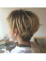 カタチヘアー(HAIR)&nbsp;。。。。。。動き。。。光る。。。ショートのカタチ。。。