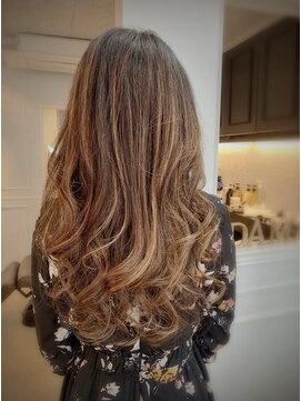 ダマーニ 表参道(DAMANI) 重く見えがちなロングもフォギーベージュハイライトで軽やかに