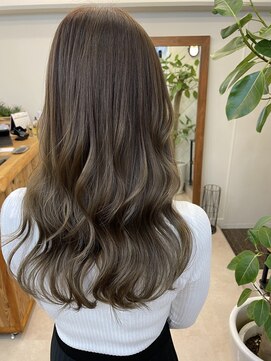 イリーブ(elieve) アンティークグレージュで大人可愛いからへ♪