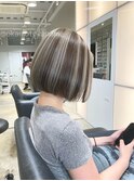 プツンと切りっぱなしボブ&ハイライトカラー