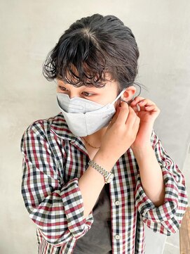 テトヘアー(teto hair) 前髪パーマ部分パーマオン眉ポニーテールパーマヘアくるくる前髪