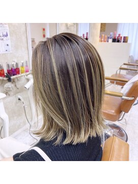 ベティバイシェーン(Betty by schon) バレイヤージュ／切っぱなし