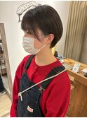 ナチュラル耳掛け丸みショートボブアッシュブラックマッシュ