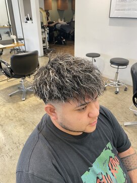 ザデイ カットアンドカルチャーショップ(THE DAY CUT&CULTURE SHOP) ダウンバングショート