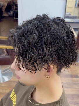 メルシー トータル ブランディング サロン(merci TOTAL BRANDING SALON) メンズツイストスパイラルパーマ　刈り上げセンターパート縦落ち