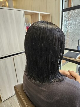 セッションパーゴ(SESSION PAGO) 夏に向けて軽やかに。大人の外ハネミディ。
