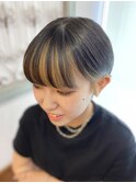 ショートスタイルに前髪インナーカラー