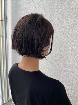 ルース(RUTH) 切りっぱなしボブにゆるふわパーマアレンジ