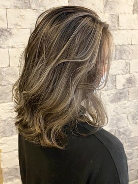 オースト ヘアー ステラ 新宿店(Aust hair Stella) 筋感たっぷりコントラストハイライト☆ホワイトグレー kizashi