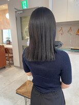 キャンバス バイ ネオリーブ 横浜西口(Canvas by neo.)&nbsp;切りっぱなしロング ぱつっとカット ブルーブラック