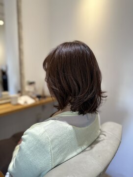 ハッコ(hacco) 動きのある艶系ウルフボブ/グレーベージュ/ヘルシースタイル