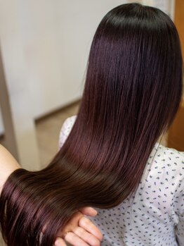 アンジェリーク(ANGELIQUE)の写真/クセ毛を直すだけでなく、理想の艶髪を導く縮毛矯正をご提供♪ [本八幡駅/京成八幡駅/髪質改善/縮毛矯正]