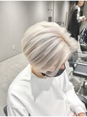 センターパート毛流れマッシュホワイトブリーチホワイトベージュ