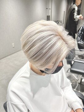 テクト バイアッシュ 吉祥寺店(Tect by Ash) センターパート毛流れマッシュホワイトブリーチホワイトベージュ