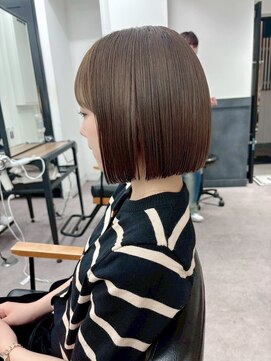 ネオリーブ クーロ(Neolive curro) 小顔タッセルボブ×酸性ストレート[ぱつっとボブ/縮毛矯正/横浜]