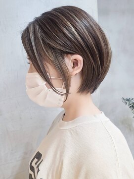 エリマ 横浜西口(elima) 横浜西口白髪染めレイヤーボブウルフショートヘアッシュベージュ