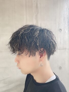 アッシュタカサキ(ash takasaki) 20代30代ツーブロックツイストスパイラルパーマアップバング