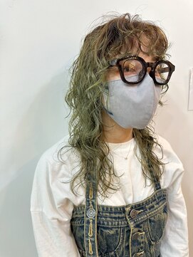 スイ(.SUI) ブリーチ　パーマ　キミドリ　ウルフ