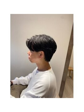 ミリ 府中(Mili) センターパート×毛流れパーマ