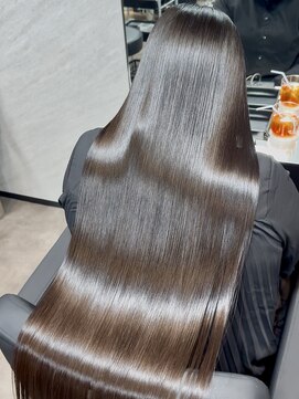 ユーザ(YUZA) 「地毛風ナチュラルストレート × 艶髪髪質改善」