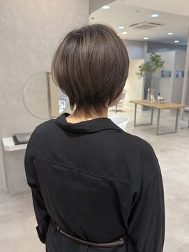 グレージュ×ショートボブ