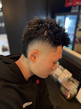 フランクスバーバー アンド ビアークラブ(FRANK'S BARBER and BEER CLUB) MEN’S HAIR/サーフカール/刈り上げセンターパート/有楽町