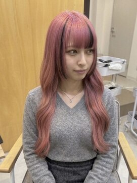 チオ(Chio) 【個性派カラー】ピンク×黒のコントラスト大人可愛いスタイル