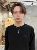 センターパートミルクティーカラー曲がる縮毛矯正