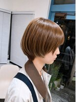 モニファ(Monifa)&nbsp;ツヤ感ショートボブ×ベージュグリーン