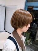 ツヤ感ショートボブ×ベージュグリーン